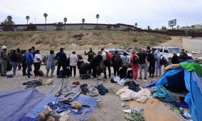 Illegal Immigrants Released on Streets, Cities Burdened