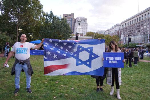 Payroll specialist Sapir Izrailov (right) joined the “Philly Stands with Israel” rally on Oct. 16, 2023. (William Huang/The Epoch Times)