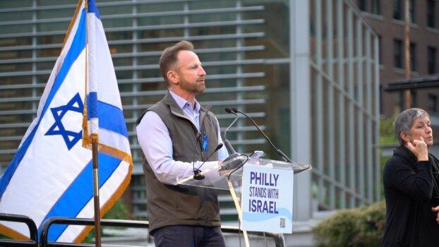 Michael Markman of the Jewish Federation of Greater Philadelphia speaking at the “Philly Stands with Israel” rally on Oct. 16, 2023. (William Huang/The Epoch Times)