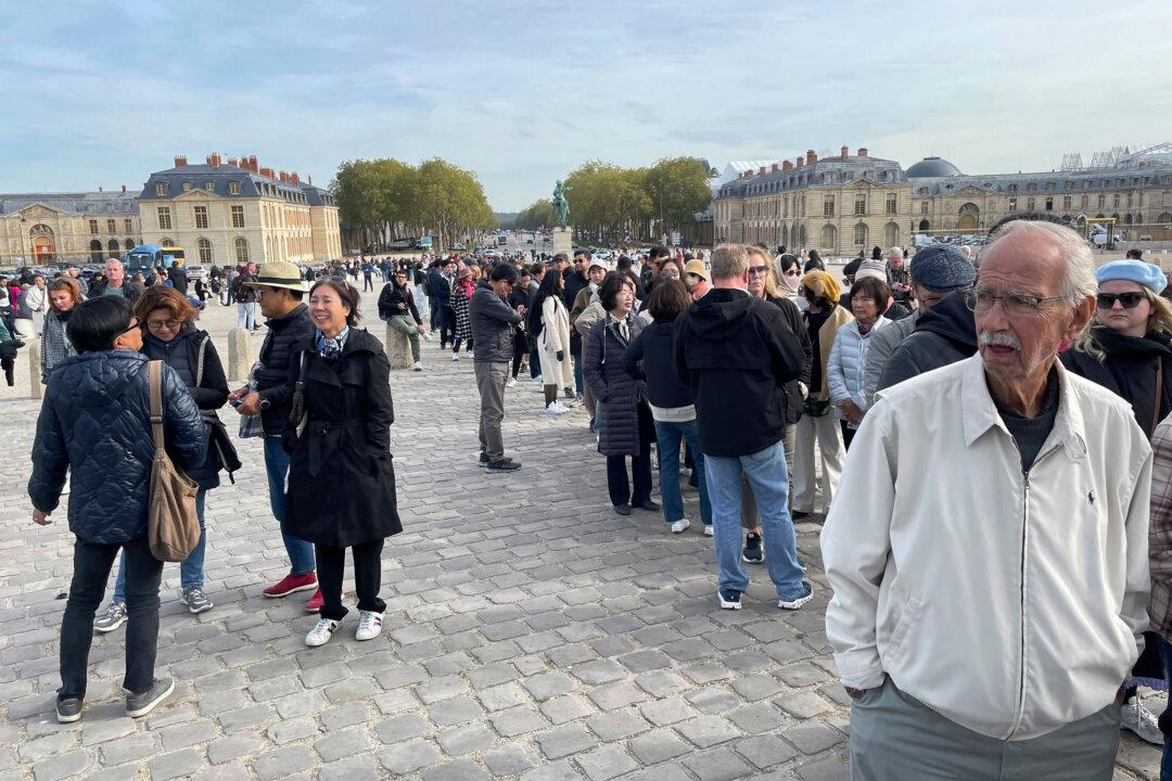 3 French Airports, Palace of Versailles Evacuated in Latest Security Alerts
