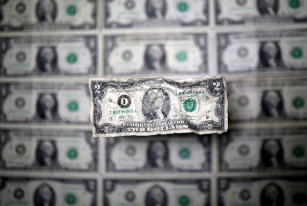 Dollar Builds on Previous Day’s Gains as Focus Turns to US Data
