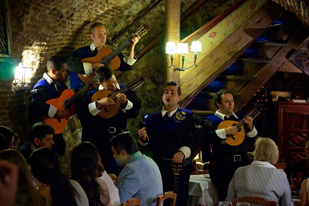  Spanish musicians play in the medieval wine cellar of Sobrino de Botín. (Edmund Gall/CC BY 2.0)