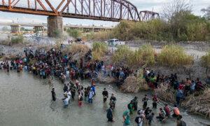 Texas Gov. Takes âFull Controlâ of Eagle Pass Park After Border Chaos