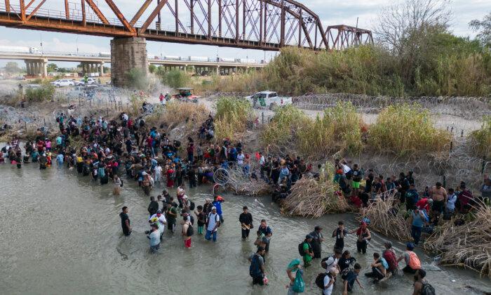 Texas Gov. Takes ‘Full Control’ of Eagle Pass Park After Border Chaos