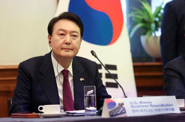  South Korean President Yoon Suk-yeol delivers remarks during a U.S.-Korea Business Roundtable at the U.S. Chamber of Commerce in Washington on April 25, 2023. (Kevin Dietsch/Getty Images)