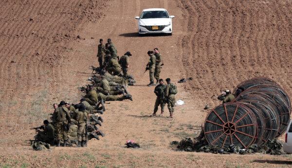 Israeli soldiers practice firing their rifles in a field close to the southern Israeli city of Sderot, on October 23, 2023 (Thomas Coex/AFP via Getty Images)
