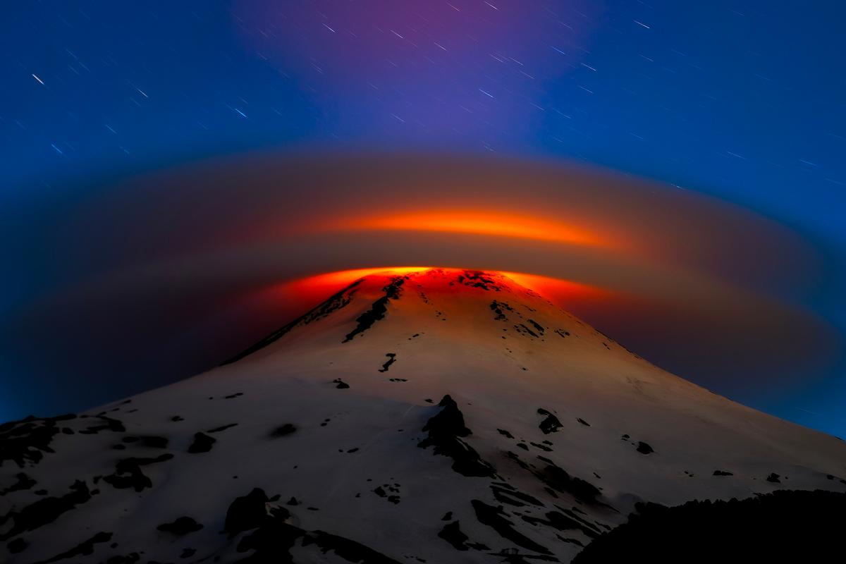 Photo of Dramatic Cloud Rings Over a Volcano Wins Weather Photographer of the Year 2023