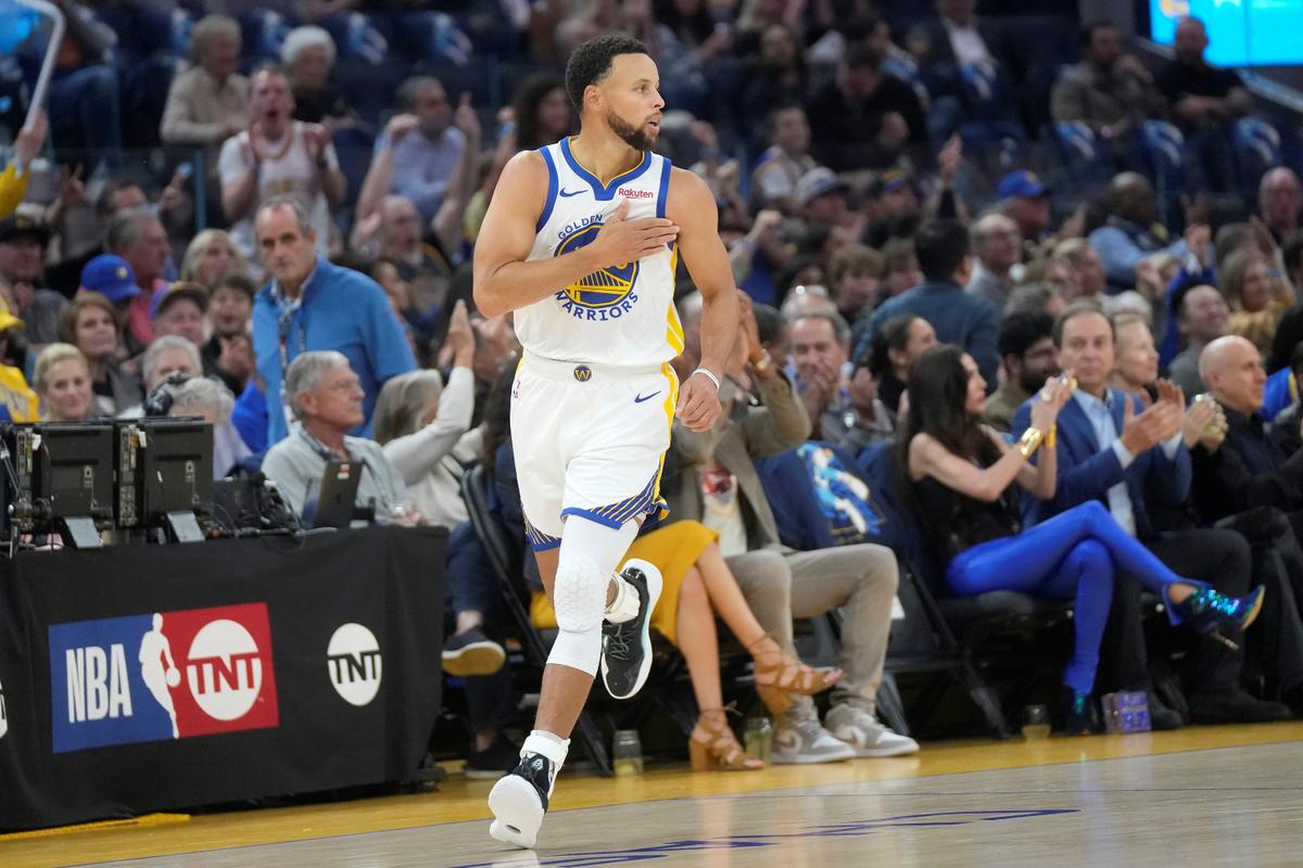 Booker, Durant Lead Suns Past Curry and Warriors 108–104 in Season Opener