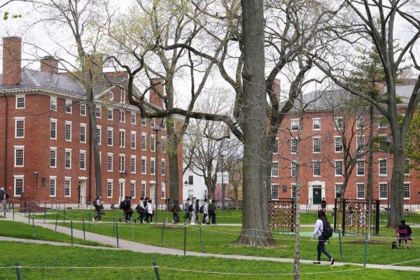 Students walk through Harvard Yard, on the campus of Harvard University in Cambridge, Mass., April 27, 2022. (Charles Krupa/AP Photo)