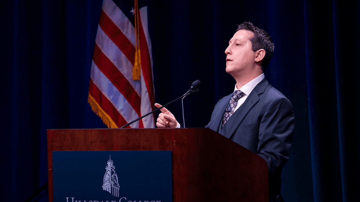 Rich Baris, the "People's Pundit" and director of Big Data Poll, speaks at the Hillsdale College National Leadership Seminar in Naples, Fla., on Feb. 24, 2022. (Courtesy of Rich Baris)