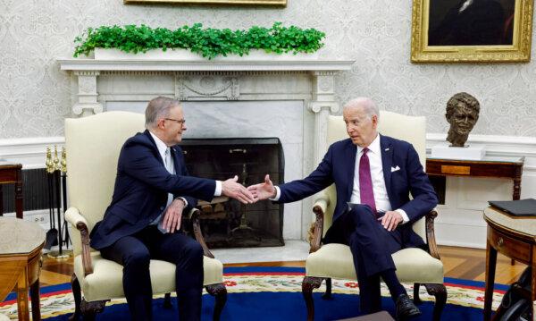 U.S. President Joe Biden and Prime Minister of Australia Anthony Albanese shake hands in the Oval Office before a bilateral meeting at the White House in Washington, on Oct. 25, 2023. (Anna Moneymaker/Getty Images)