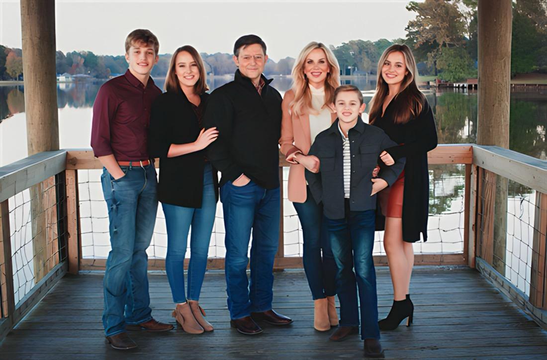  Rep. Mike Johnson (R-La.) with his wife, Kelly, and their children. (mikejohnson.house.gov)