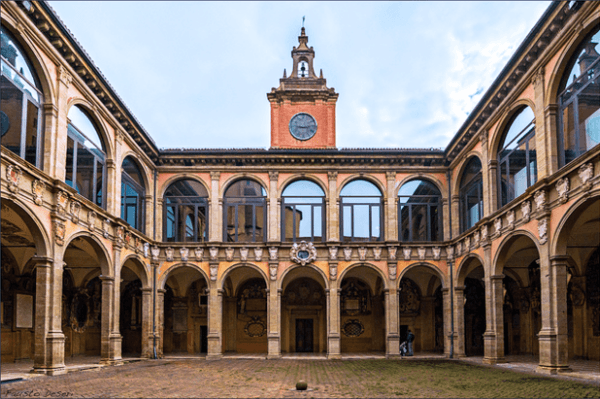 Archiginnasio internal court, one of the main buildings of the University of Bologna, Italy. (<a title="User:Conte di Cavour" href="https://commons.wikimedia.org/wiki/User:Conte_di_Cavour">Conte di Cavour</a>/<a class="mw-mmv-license" href="https://creativecommons.org/licenses/by-sa/4.0" target="_blank" rel="noopener">CC BY-SA 4.0</a>)