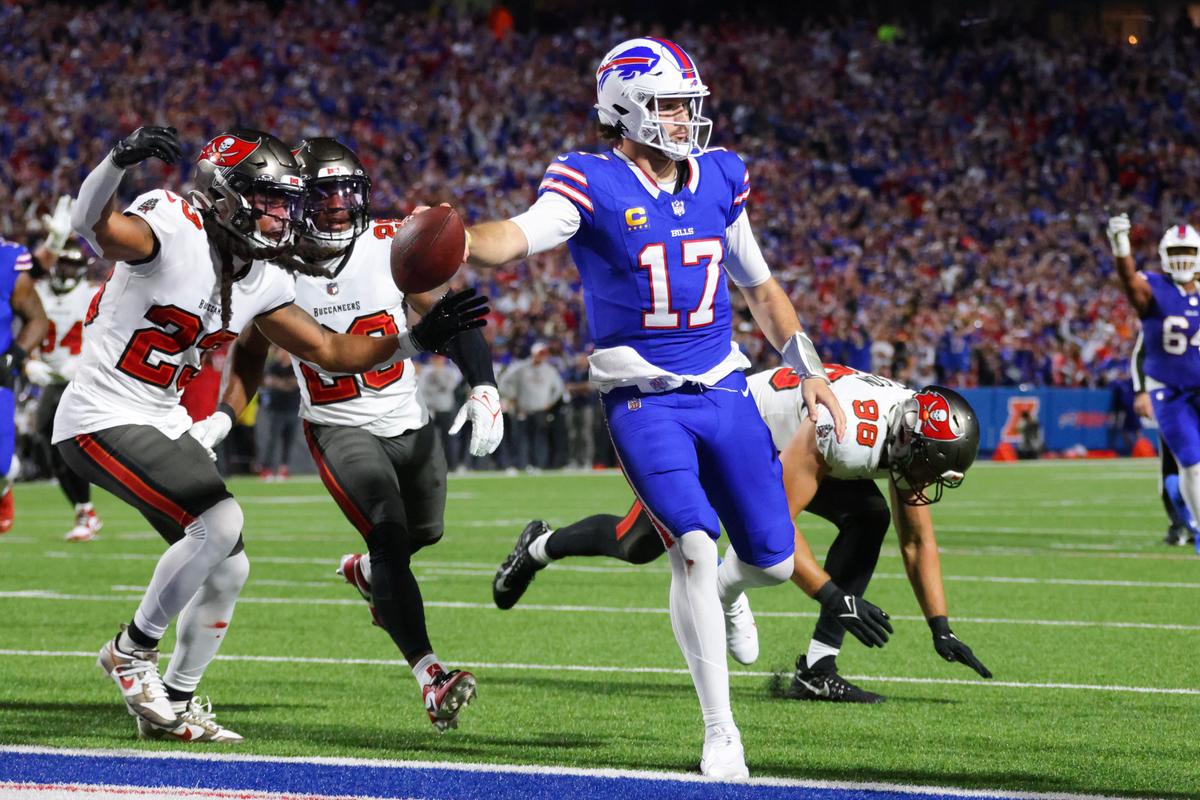 Josh Allen’s 3 TDs Push Bills Over Bucs