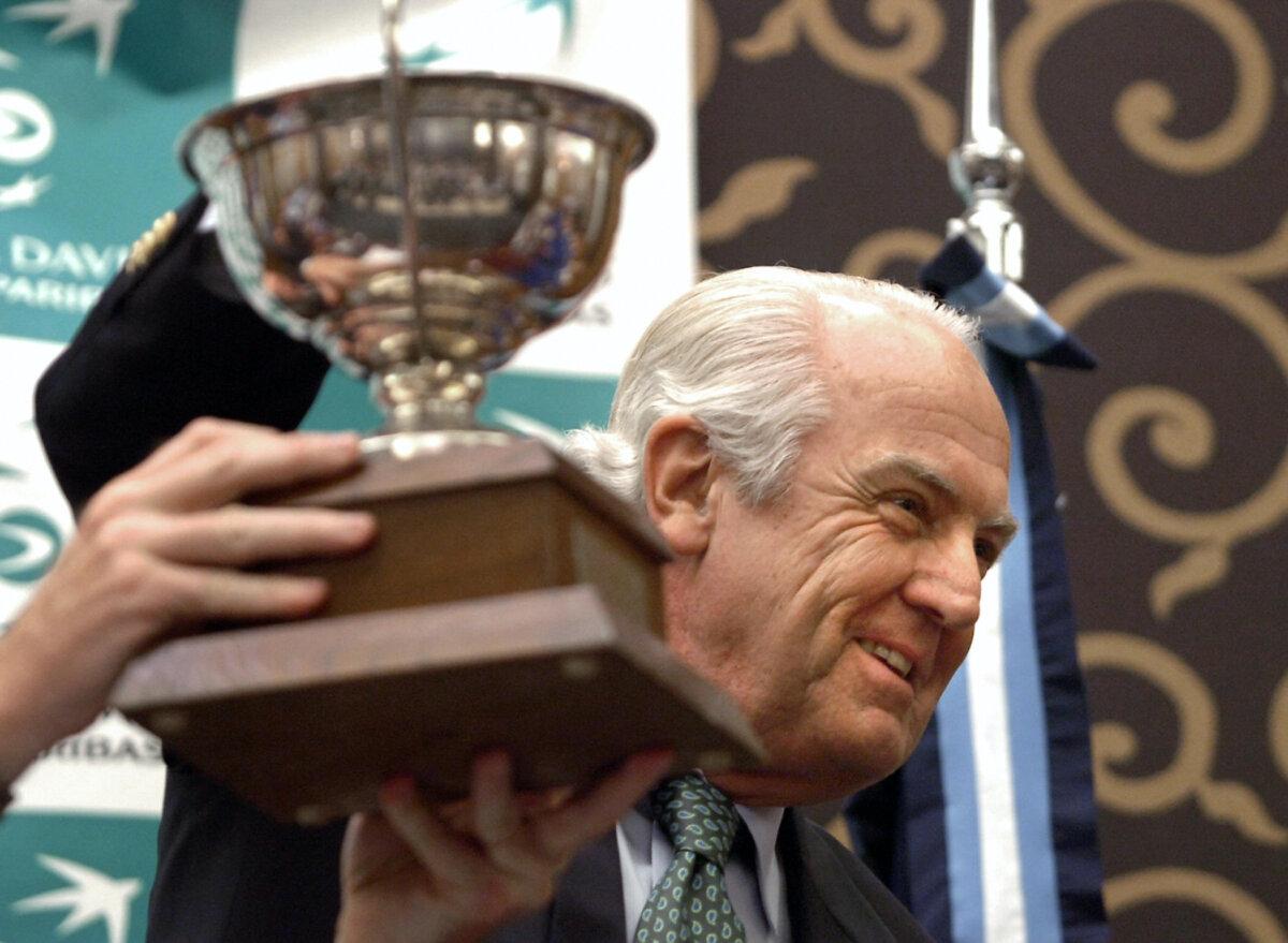 Jan Carlzon, President of the Swedish Tennis Association grabs the name of a player 09 February 2006 in Buenos Aires, during the draw for the 2006 Davis Cup World Group opening round between Argentina and Sweden. (Juan Mabromata/AFP via Getty Images)