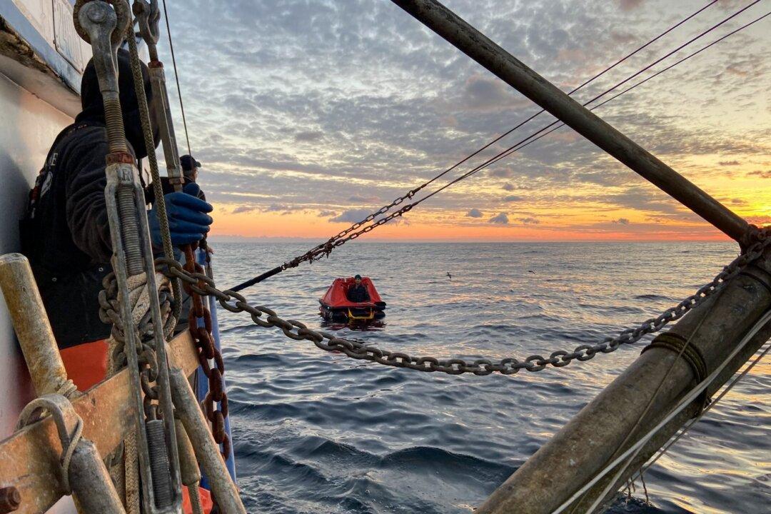 US Man Lost at Sea Is Rescued by Canadian Crew West of Vancouver Island
