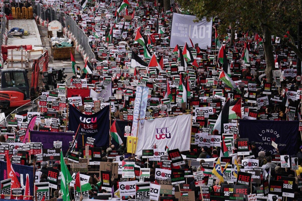 Protesters during a pro-Palestine march organised by Palestine Solidarity Campaign in central London on Oct. 28, 2023. (Jordan Pettitt/PA)