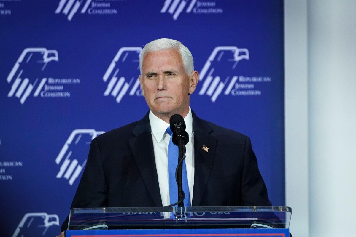 Former Vice President Mike Pence announces suspending his 2024 presidential candidacy at the Republican Jewish Coalition meeting in Las Vegas, on Oct. 28, 2023. (Madalina Vasiliu/The Epoch Times)