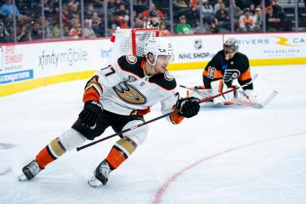 Anaheim Ducks' Frank Vatrano (L) reacts to scoring his third goal against Philadelphia Flyers' Samuel Ersson (R) during the third period of an NHL hockey game in Philadelphia Oct. 28, 2023. (Chris Szagola/AP Photo)