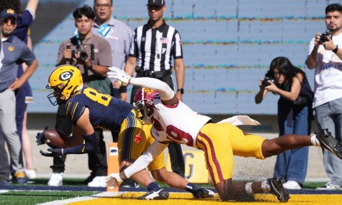 No. 24 USC Rallies Late to Survive Cal 50–49