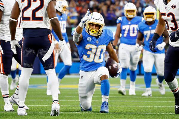 Austin Ekeler (30) of the Los Angeles Chargers reacts in the first quarter against the Chicago Bears in Inglewood, Calif., on Oct. 29, 2023. (Ronald Martinez/Getty Images)