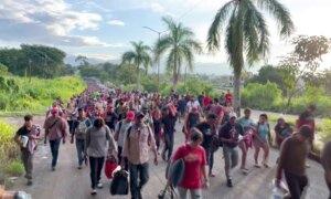 Large Migrant Caravan Sets Off for US From Southern Mexico