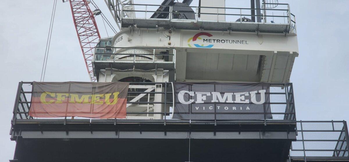 Signs for CFMEU and Metrotunnel can be seen on a crane in central Melbourne, Australia, on Oct. 30, 2023. (Susan Mortimer/The Epoch Times)