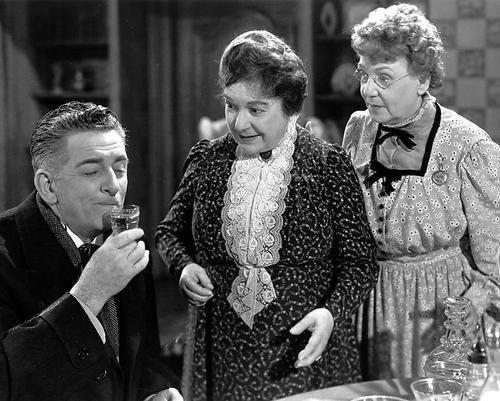 (L–R) Mr. Witherspoon (Edward Everett Horton), Aunt Martha Brewster (Jean Adair), and Aunt Abby Brewster (Josephine Hull), in “Arsenic and Old Lace.” (Warner Bros.)