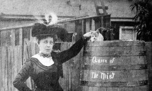 Annie Edson Taylor: Lady in a Barrel