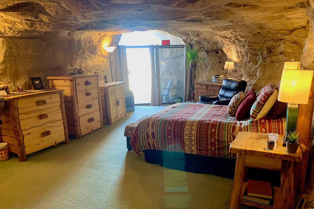 A cave master bedroom with a balcony overlooking a steep 300-foot vertical drop into La Plata River valley, New Mexico. (Courtesy of <a href="https://kokoscave.us/">Kokopelli’s Cave</a>)