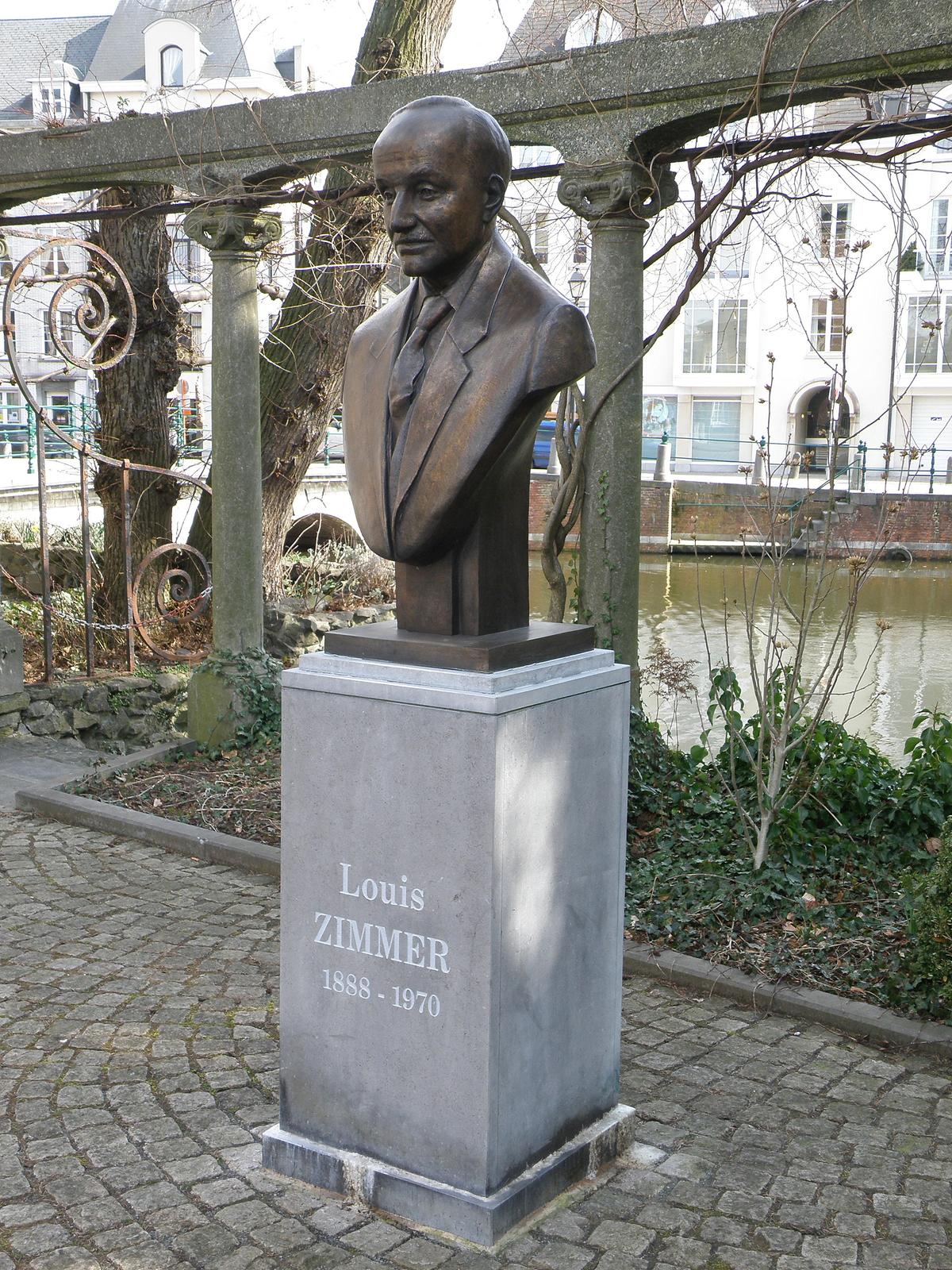 A bust of Louis Zimmer, who created Zimmer tower in Lier, Belgium. (<a href="https://en.wikipedia.org/wiki/File:Louis_Zimmer_standbeeld2.JPG">Public Domain</a>)