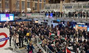 Pro-Palestinian Activists Stage Sit-In at London’s Liverpool Street Station