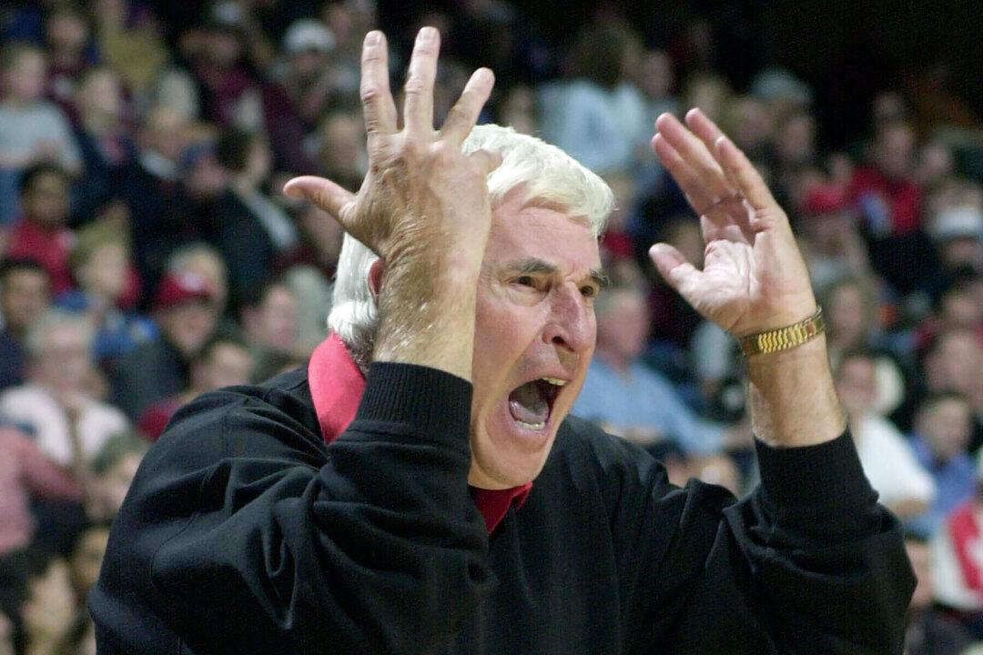 Bob Knight, Indiana’s Combustible Coaching Giant, Dies at Age 83