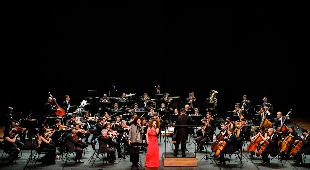Piracicaba Symphony Orchestra performing on stage. (Courtesy of Piracicaba Symphony Orchestra)