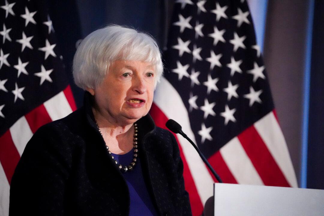 US Regulators Agree to Bolster Oversight of Non-Banks