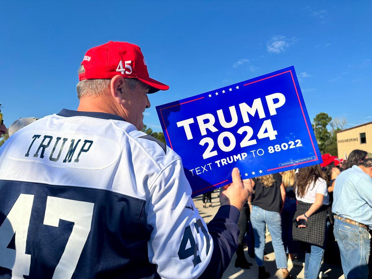 Hundreds of people showed up to hear former President Donald Trump during a campaign stop in Houston on Nov. 2, 2024. (Darlene McCormick Sanchez/The Epoch Times)