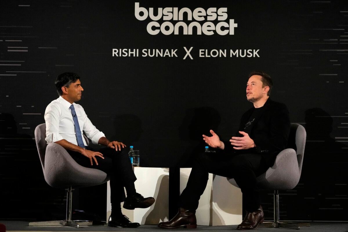 Prime Minister Rishi Sunak (L) and Elon Musk, CEO of Tesla and SpaceX, in conversation at the AI Safety Summit in central London on Nov. 2, 2023. (Kirsty Wigglesworth/PA)