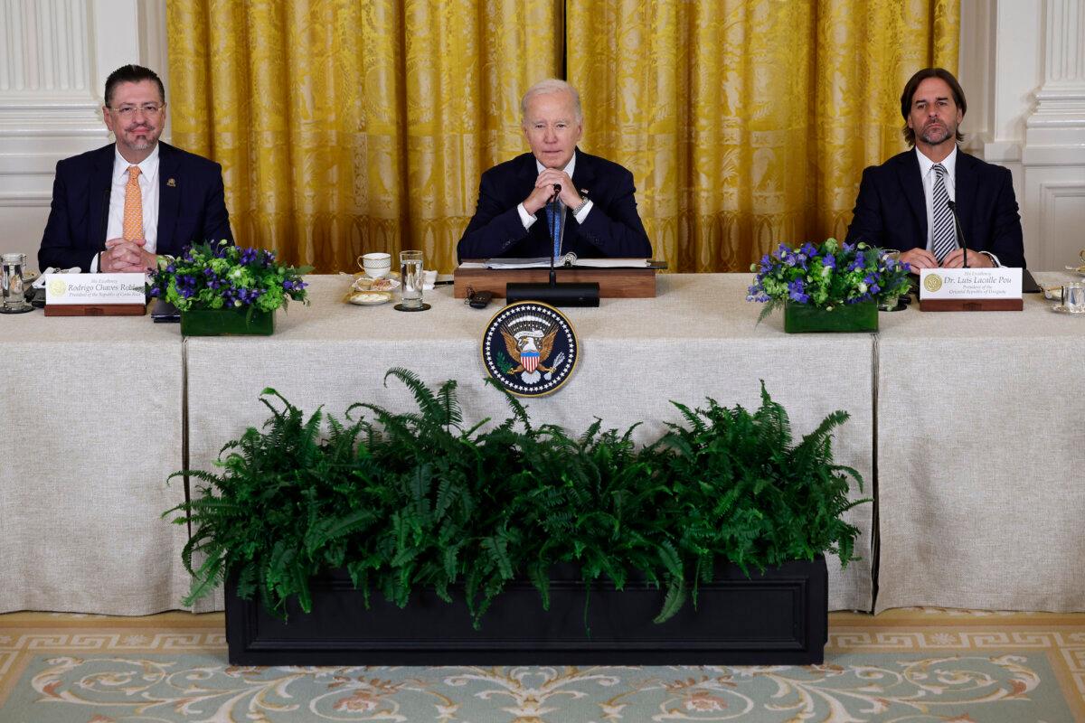 (L-R) Costa Rican President Rodrigo Chaves Robles, U.S. President Joe Biden, Uruguayan President Luis Lacalle Pou, and other leaders attend the plenary session of the inaugural Americas Partnership For Economic Prosperity Leaders' Summit in the East Room of the White House in Washington on Nov. 3, 2023. (Chip Somodevilla/Getty Images)