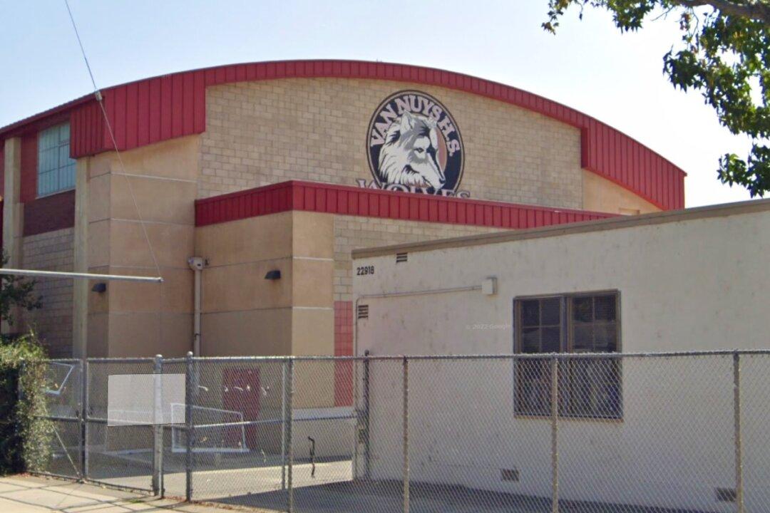 2 Students Stabbed During Los Angeles High School Brawl; 3 Detained