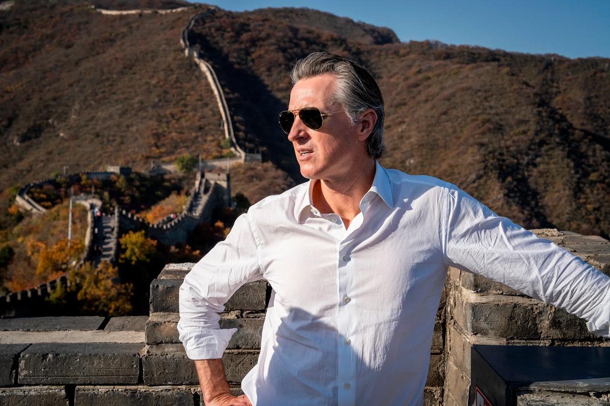  Gov. Gavin Newsom on the Great Wall of China on Oct. 26, 2023. (Office of Governor Gavin Newsom)