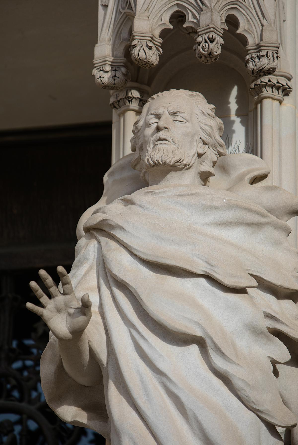 “Paul at the moment he was struck blind when Christ spoke to him; blind yet awakened spiritually,” said Hart about his sculpture of St. Paul in the main portal of the Washington National Cathedral. (christianthiel.net/Shutterstock)