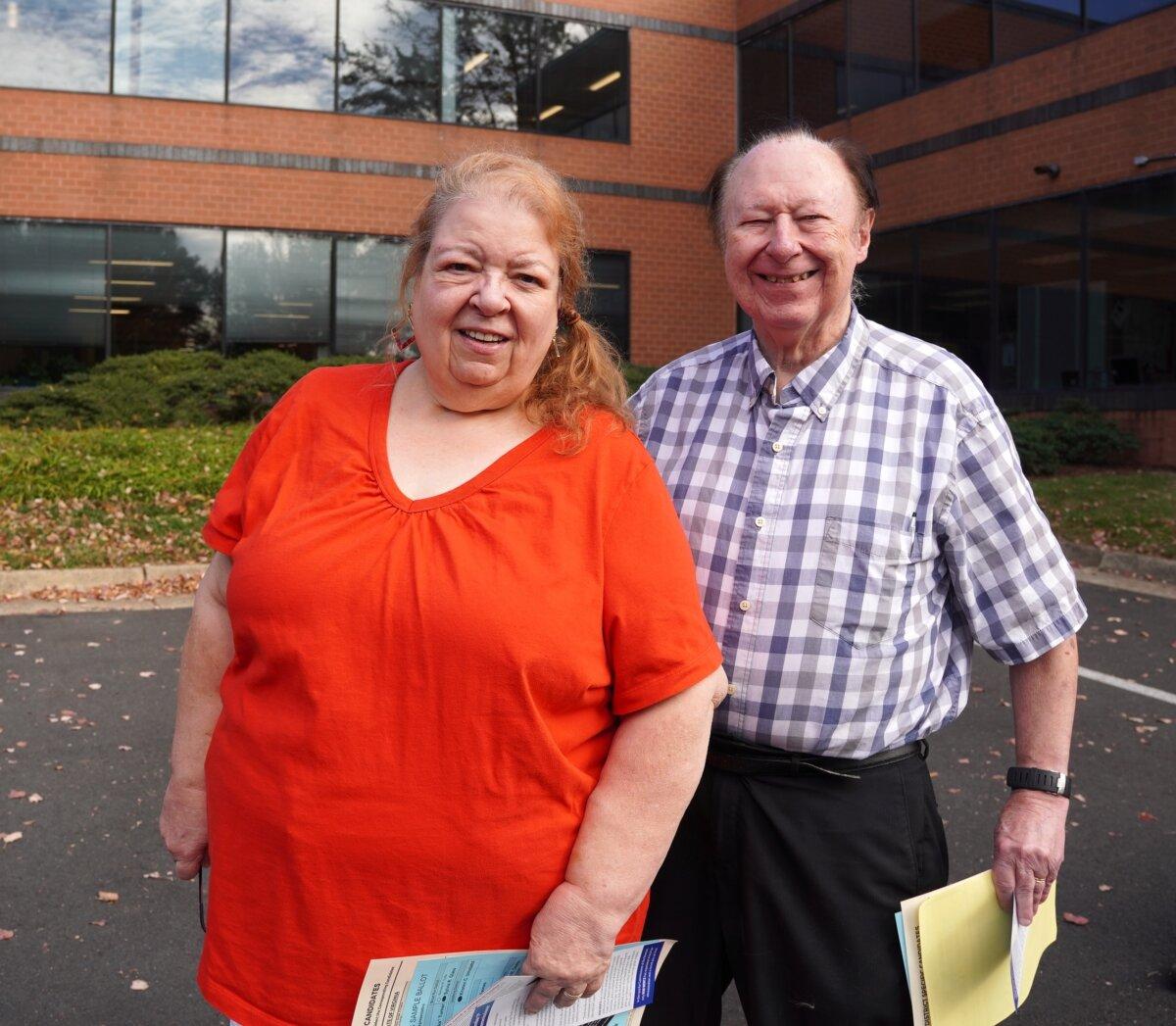 Bobbi and Howard Holcombe outside the Loudoun County Office of Elections in Leesburg, Va., on Nov. 4, 2023. (Terri Wu/The Epoch Times)