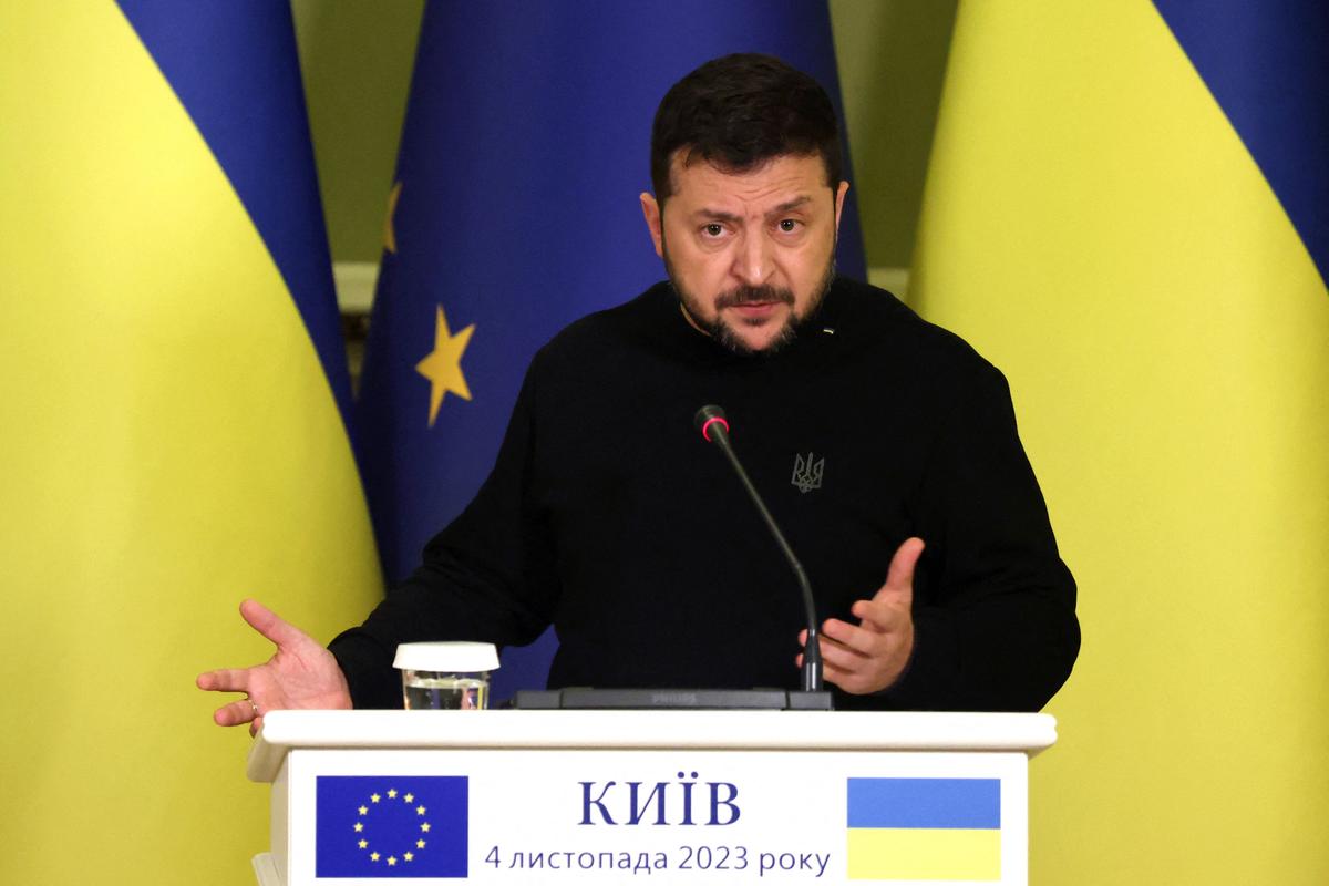 2023年11月4日,烏克蘭總統沃洛德梅爾‧澤連斯基(Zelenskyy)在基輔與歐盟委員會主席會談後舉行的聯合新聞發布會上講話。(Anatoli Stepanov/ AFP via Getty Images)