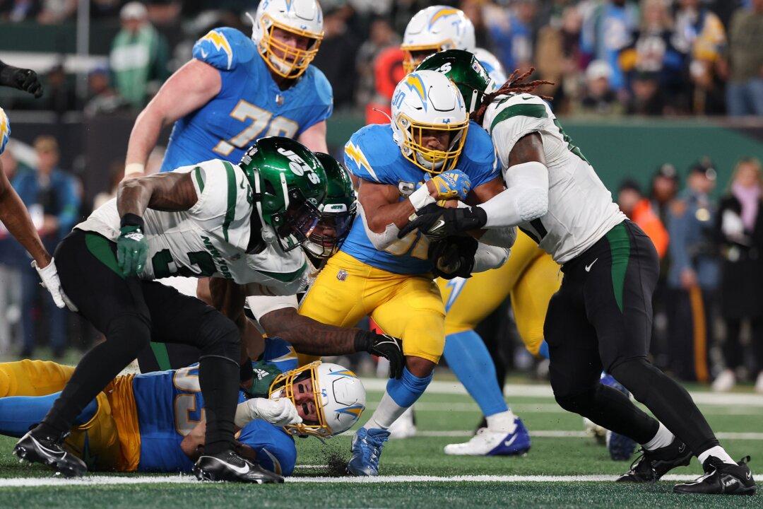 Chargers Roll Past Jets 27–6 With Defense and Ekeler’s 2 TDs