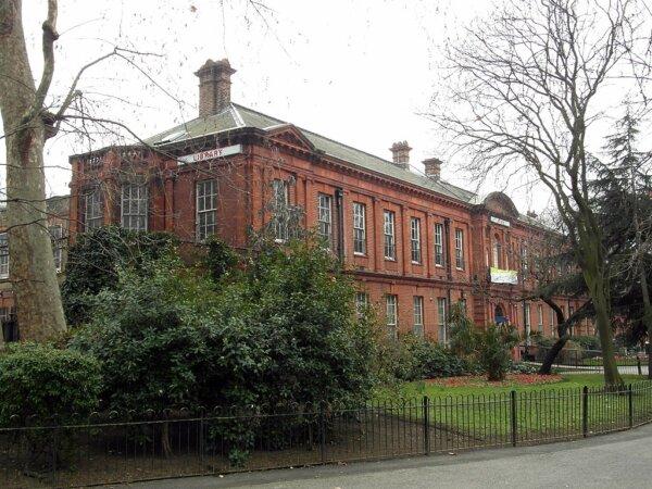 Bethnal Green Library, London, aboveground, today. (Reading Tom/CC BY-SA 2.0)