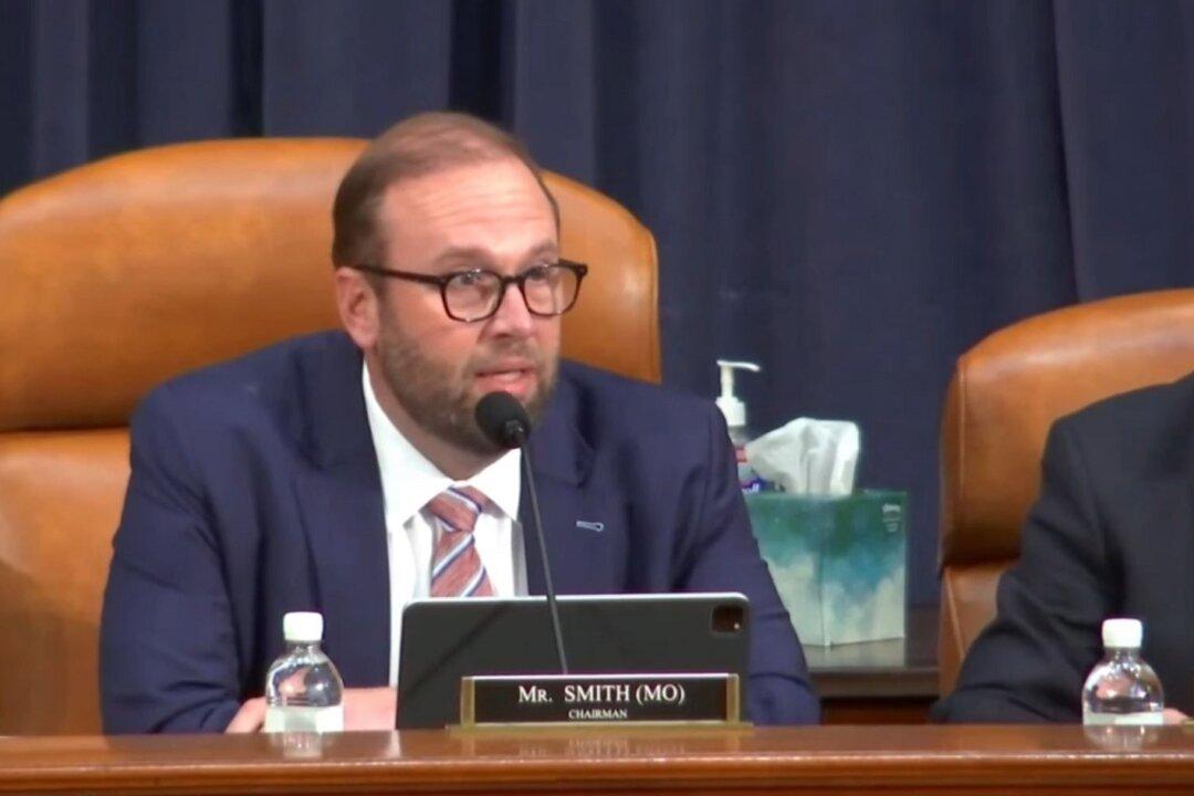 Bill Providing $78 Billion in Business, Child Tax Breaks Advances to House Floor