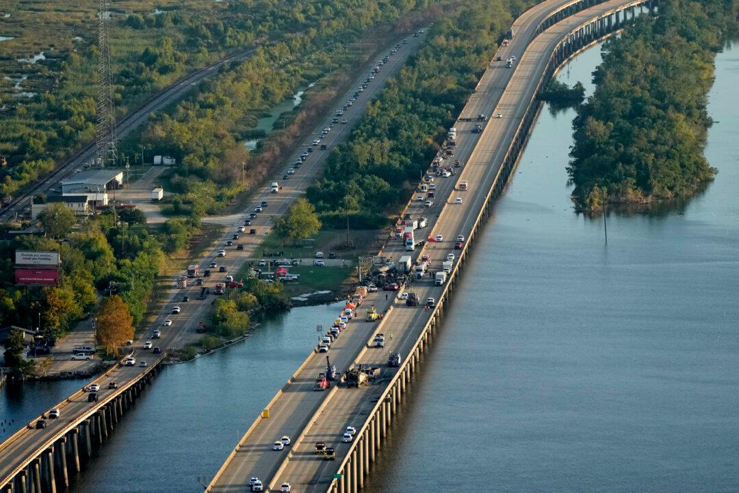 Super Fog Blankets New Orleans Again, as Damp Fires and Smoke Close Interstate After Deadly Crash