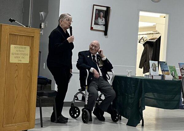 World War II veteran Reg “Crash” Harrison and author Deana Driver at an event at the Nutana Legion in Saskatoon on Nov. 1, 2023. Ms. Driver recounted Mr. Harrison’s war tales in her book “Crash Harrison: Tales of a Bomber Pilot Who Defied Death.” (Chandra Philip/The Epoch Times)