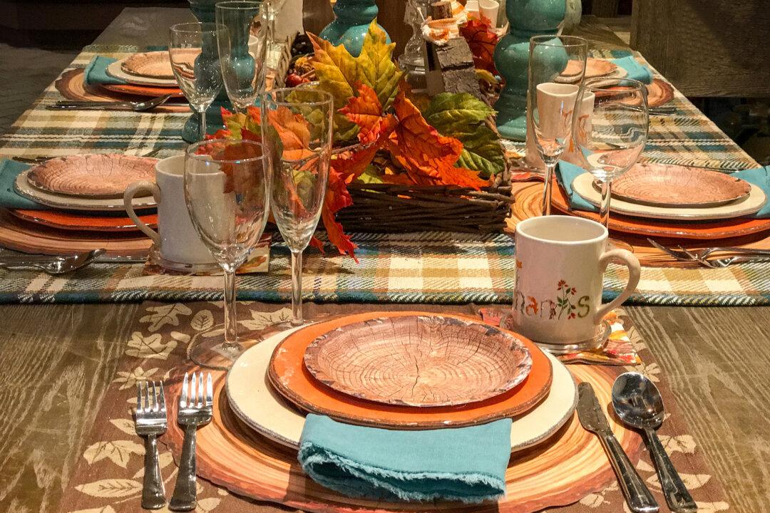 Time to Start Thinking About Thanksgiving Decor With Natural Decorations and Rustic Colors