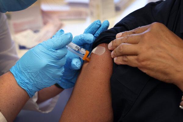  A person receives an influenza vaccine in Chicago, Ill., in a file photograph. (Scott Olson/Getty Images)